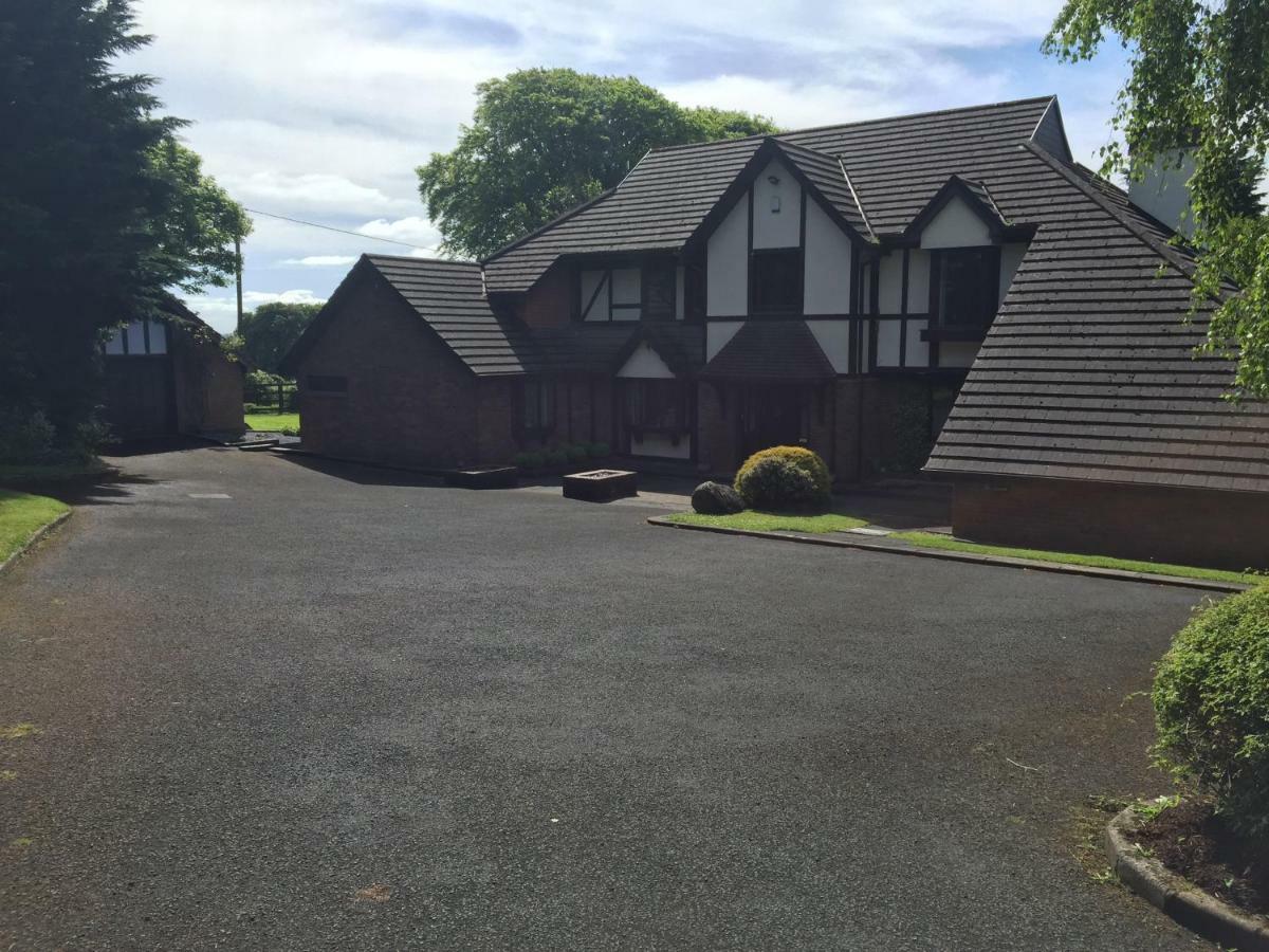 Tudor Lodge Guest Accommodation 本拉提 外观 照片
