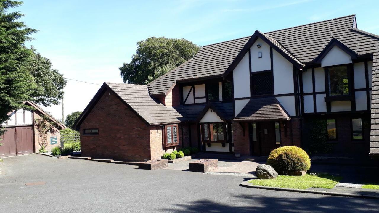 Tudor Lodge Guest Accommodation 本拉提 外观 照片