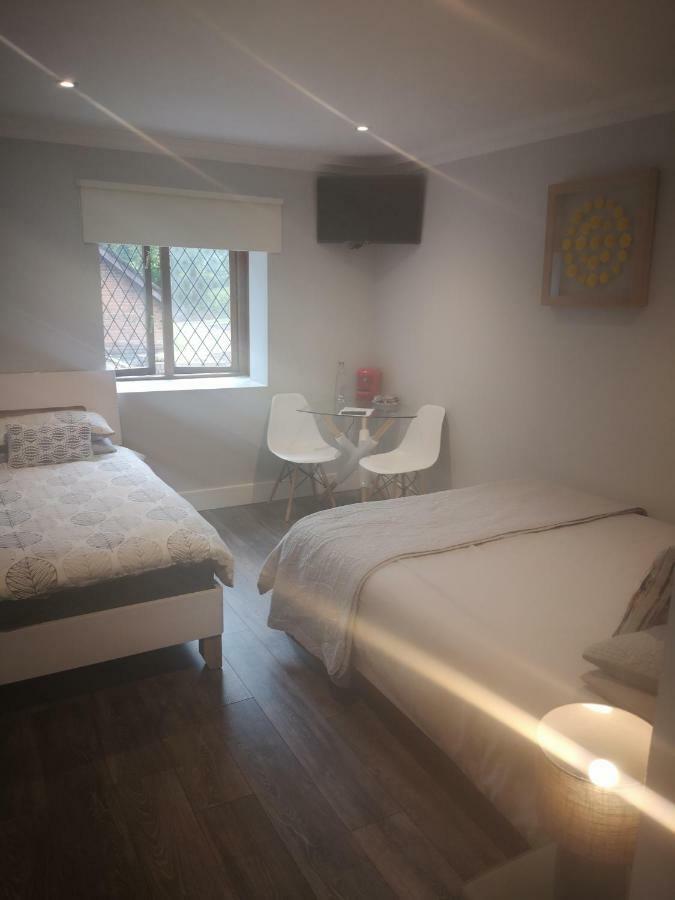 Tudor Lodge Guest Accommodation 本拉提 外观 照片